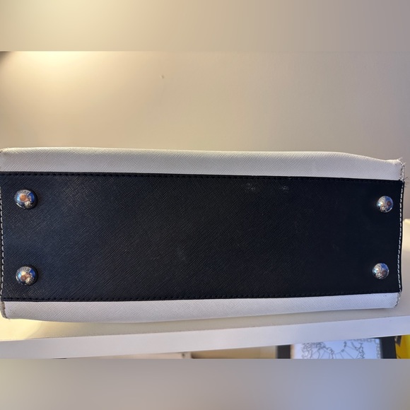 Michael Kors Purse - Picture 6 of 7